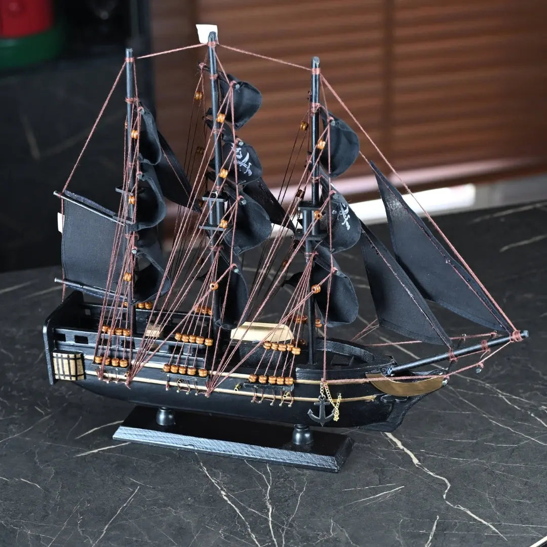 Black Pearl El Yapımı Ahşap Dekor Gemi – 50 × 45 cm Ofisbura