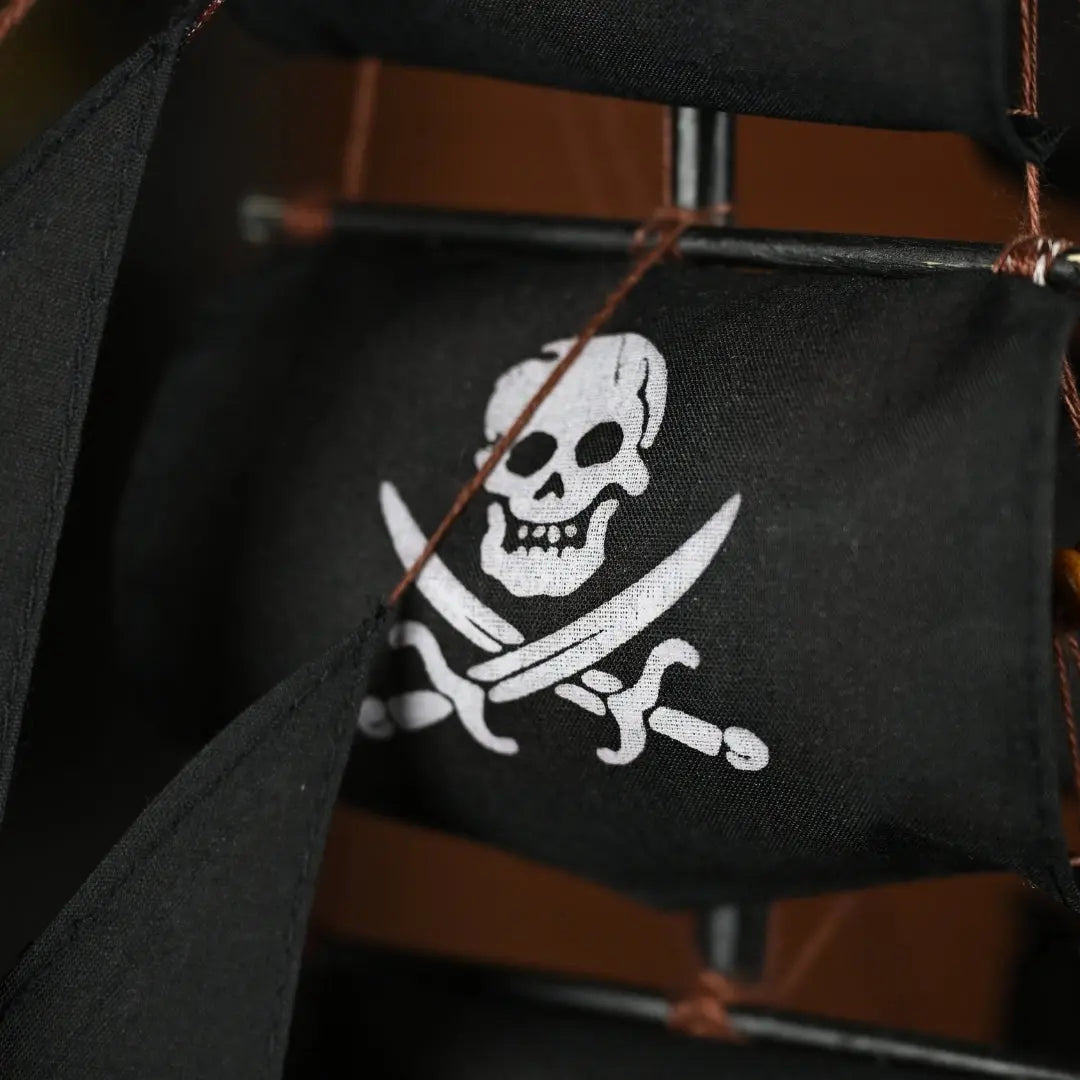 Black Pearl El Yapımı Ahşap Dekor Gemi – 50 × 45 cm Ofisbura