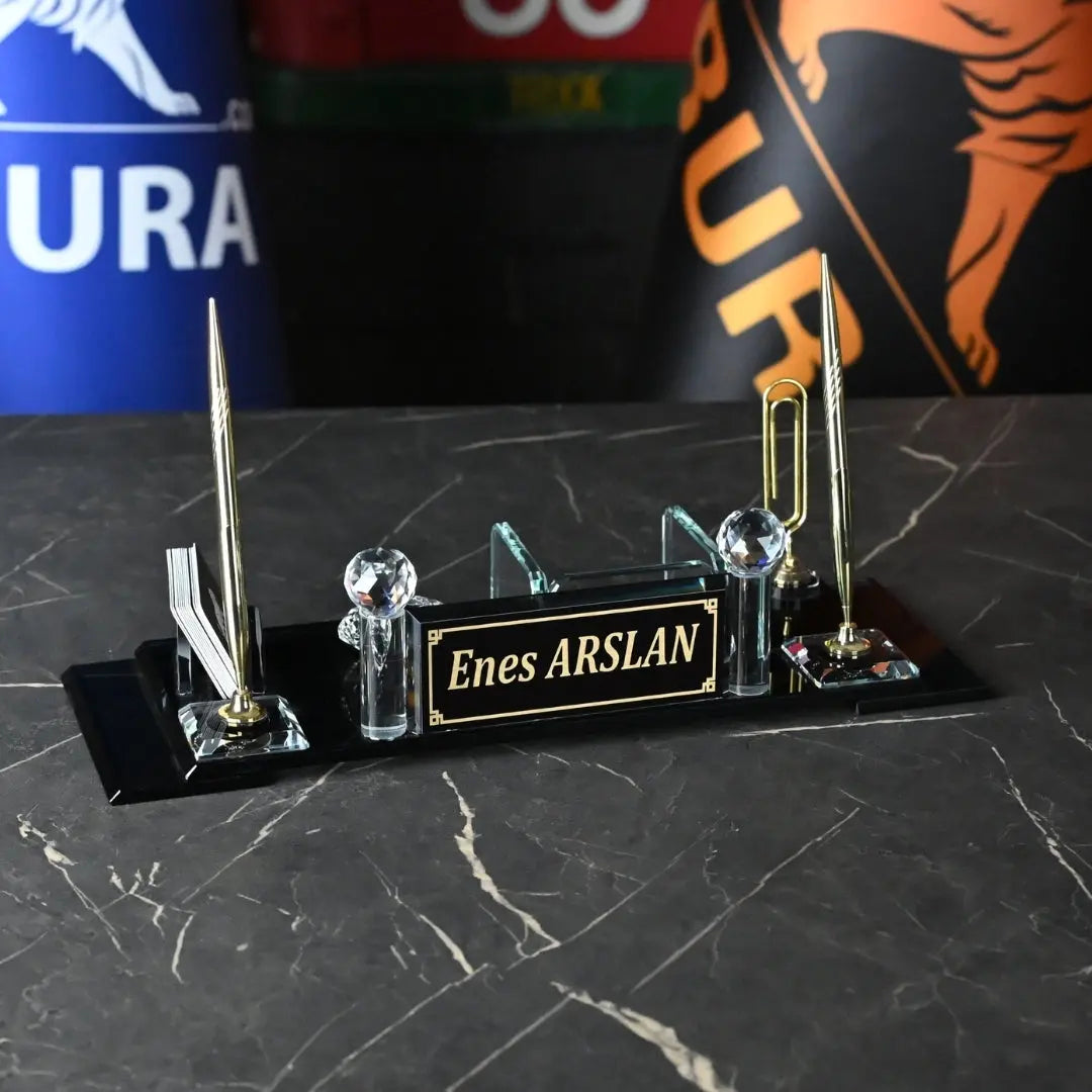 Altın Detaylı Özel Kristal Masa İsimliği Lüks Masa Seti (40 x 20 cm) ofisbura