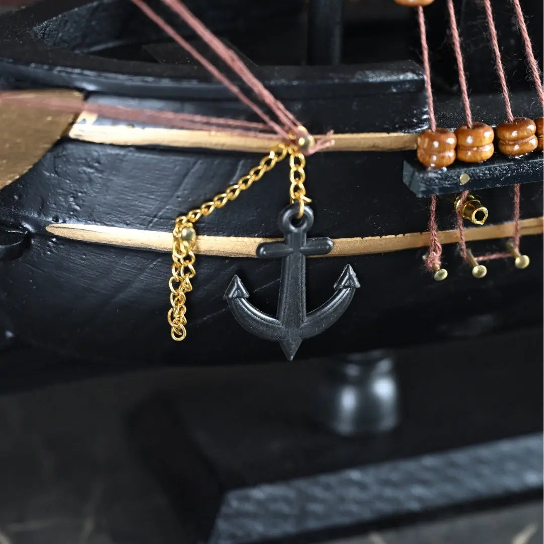 Black Pearl El Yapımı Ahşap Dekor Gemi – 50 × 45 cm Ofisbura