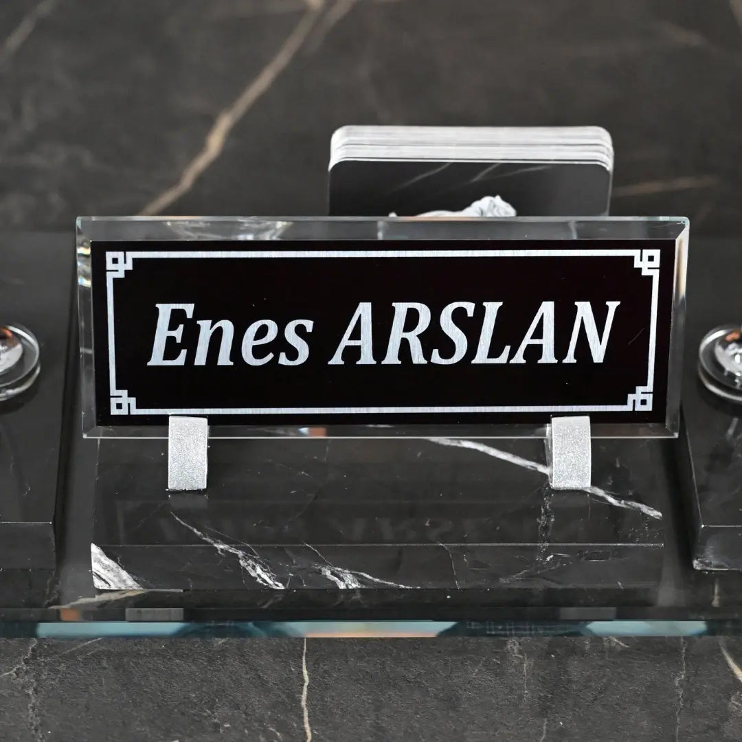 Efes Siyah Mermer Masa İsimliği | Gümüş Aksesuarlı Lüks Set - 30 × 16 Cm ofisbura
