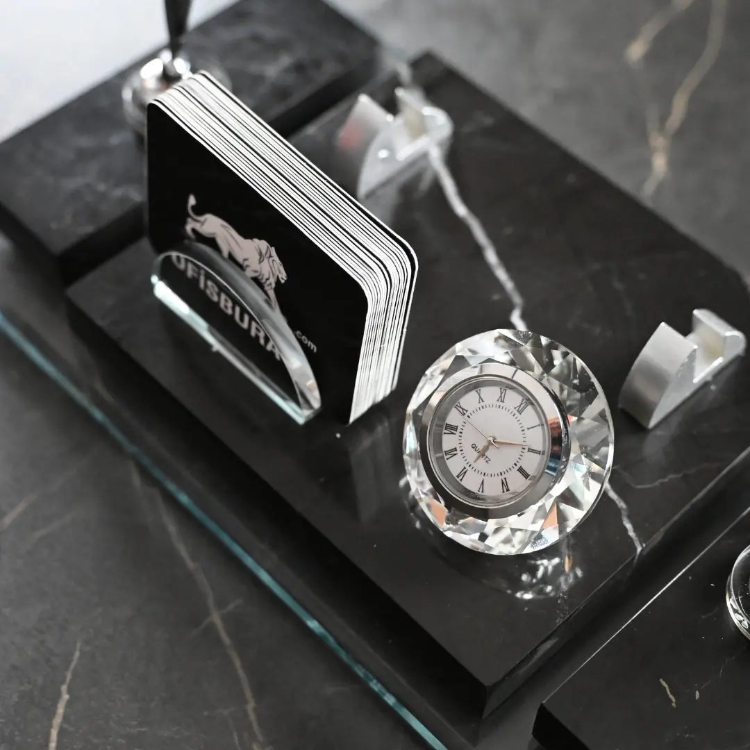 Efes Siyah Mermer Masa İsimliği | Gümüş Aksesuarlı Lüks Set - 30 × 16 Cm ofisbura