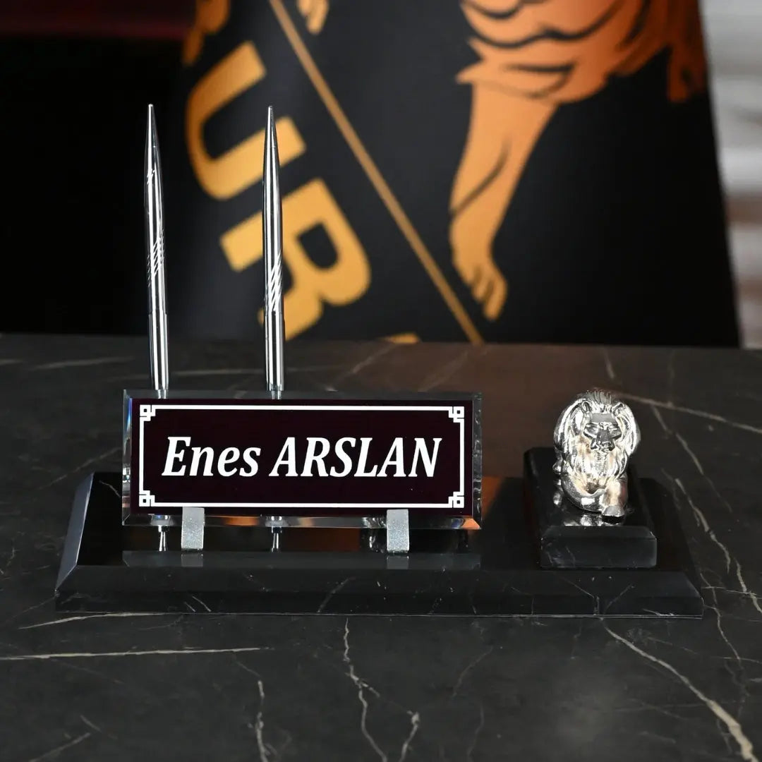 Aslan | Mermer Masa İsimliği – Siyah ofisbura