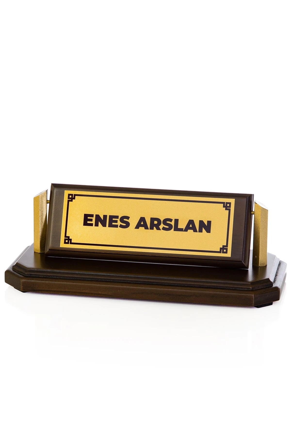 Kahverengi Ahşap Masa Isimliği