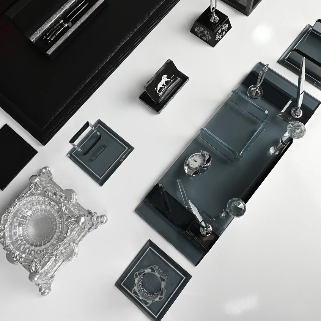 24 Parça Kristal Sümen Takımı ve Masa İsimliği Seti - Gümüş Detaylı