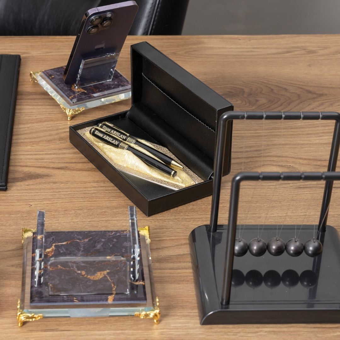 Elegance 12 Parça Premium Kristal Sümen Takımı ve Masaüstü İsimlik Seti