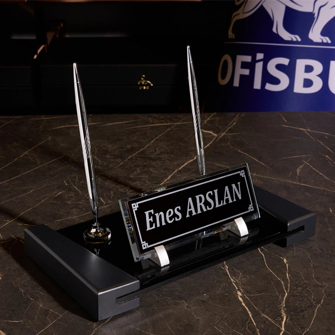Antrasit | Kristal Masa İsimliği – Ahşap Ayaklı Ofis Masa Üstü İsimlik